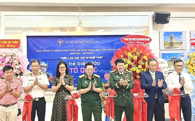 114 bức ảnh về "Sức trẻ biển đảo Tổ quốc" 114 bức ảnh về "Sức trẻ biển đảo Tổ quốc"
