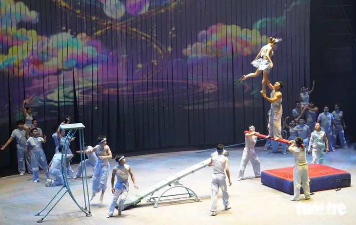 150 nghệ sĩ vẽ giấc mơ trong Mơ show ở rạp xiếc hiện đại nhất Việt Nam