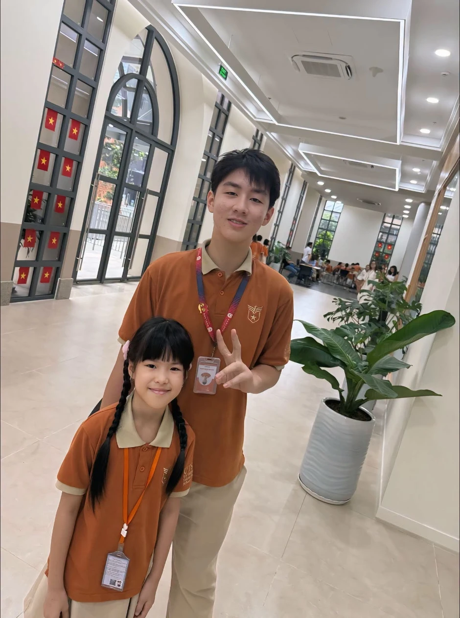 2 con của Quách Ngọc Ngoan: Con trai bảnh bao chiều cao hơn 1,8m, con gái mơ ước được đóng phim cùng bố 2 con của Quách Ngọc Ngoan: Con trai bảnh bao chiều cao hơn 1,8m, con gái mơ ước được đóng phim cùng bố