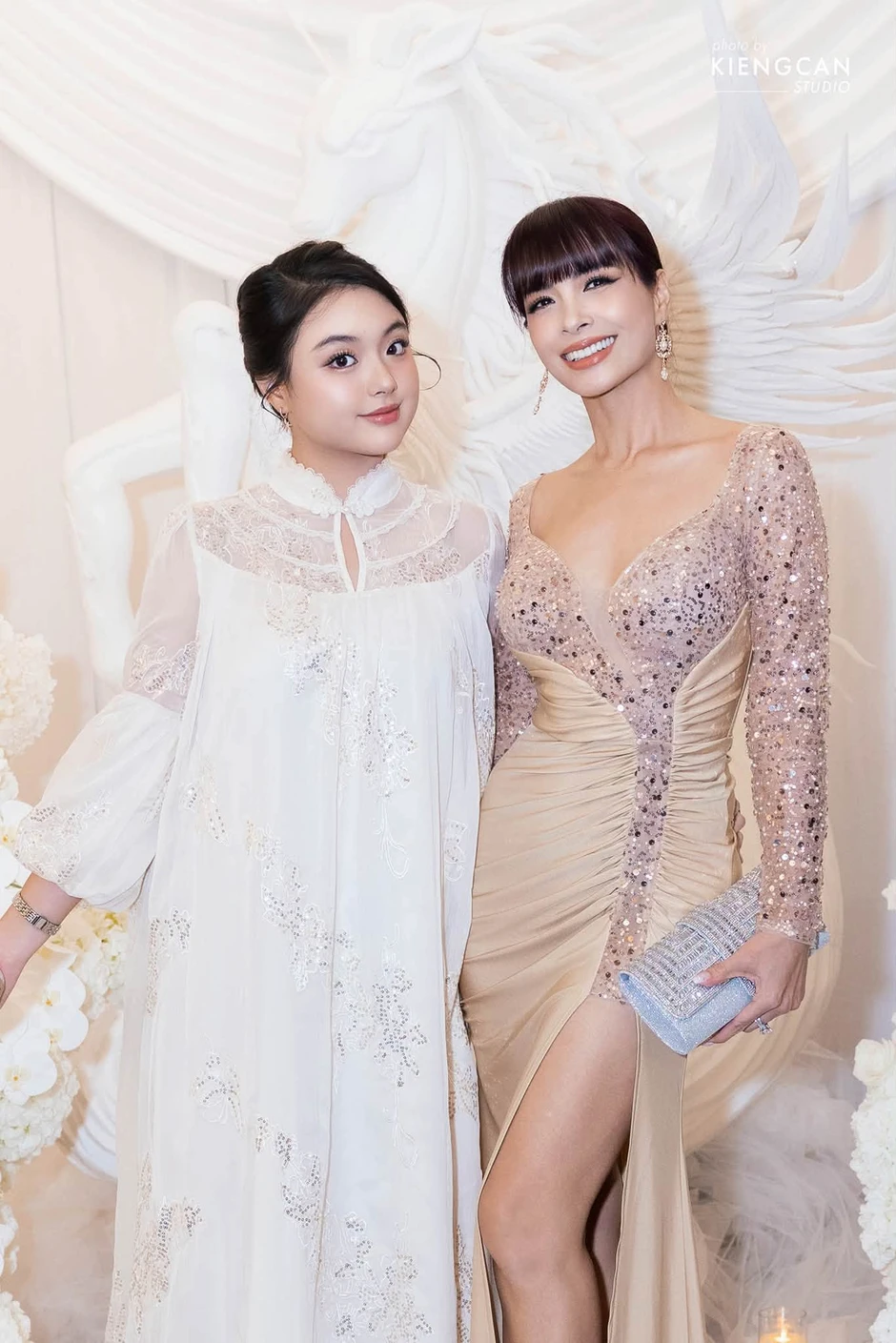 2 con gái siêu mẫu Thúy Hạnh tuổi thiếu nữ: Xinh đẹp nổi bật và được kỳ vọng nối nghiệp mẹ 2 con gái siêu mẫu Thúy Hạnh tuổi thiếu nữ: Xinh đẹp nổi bật và được kỳ vọng nối nghiệp mẹ