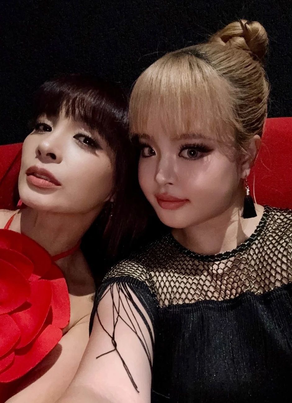 2 con gái siêu mẫu Thúy Hạnh tuổi thiếu nữ: Xinh đẹp nổi bật và được kỳ vọng nối nghiệp mẹ 2 con gái siêu mẫu Thúy Hạnh tuổi thiếu nữ: Xinh đẹp nổi bật và được kỳ vọng nối nghiệp mẹ
