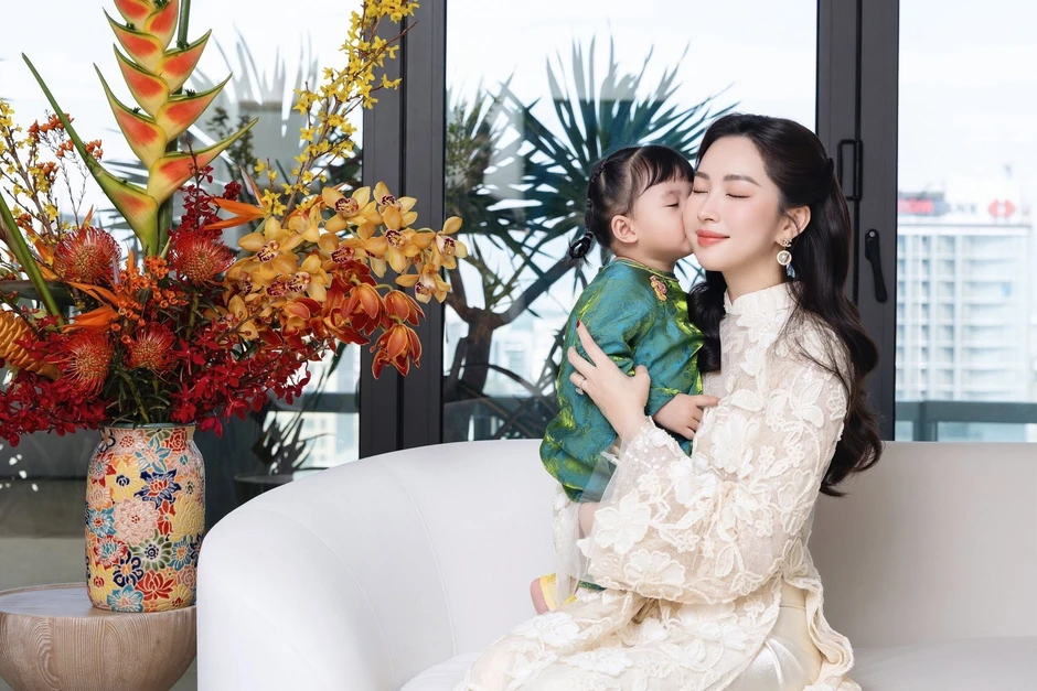 3 nhóc tỳ nhà Hoa hậu Đặng Thu Thảo sinh ra đã ngậm thìa vàng, visual đẹp như thiên thần 3 nhóc tỳ nhà Hoa hậu Đặng Thu Thảo sinh ra đã ngậm thìa vàng, visual đẹp như thiên thần