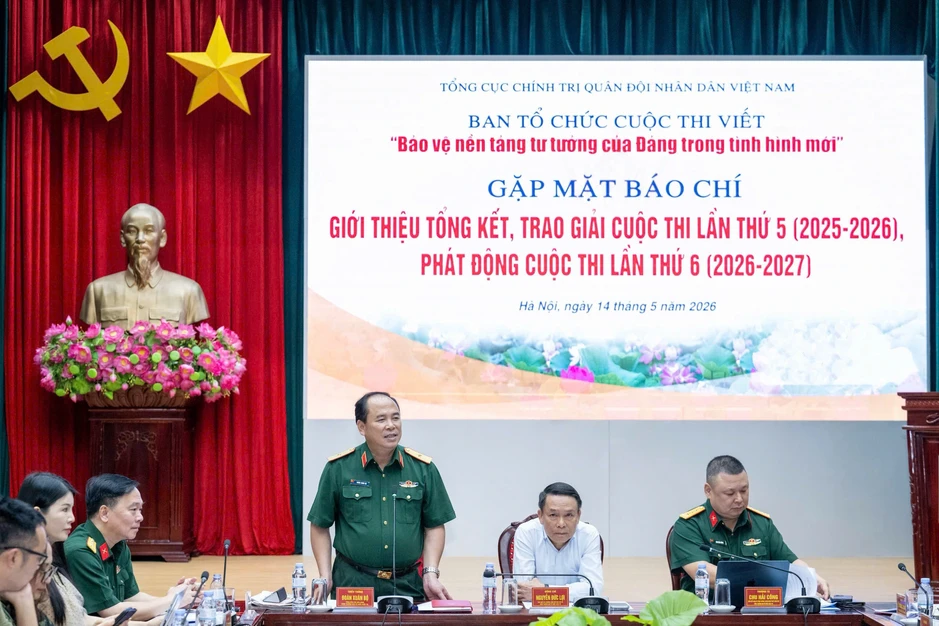 31 tác phẩm được trao giải cuộc thi bảo vệ nền tảng tư tưởng của Đảng 31 tác phẩm được trao giải cuộc thi bảo vệ nền tảng tư tưởng của Đảng