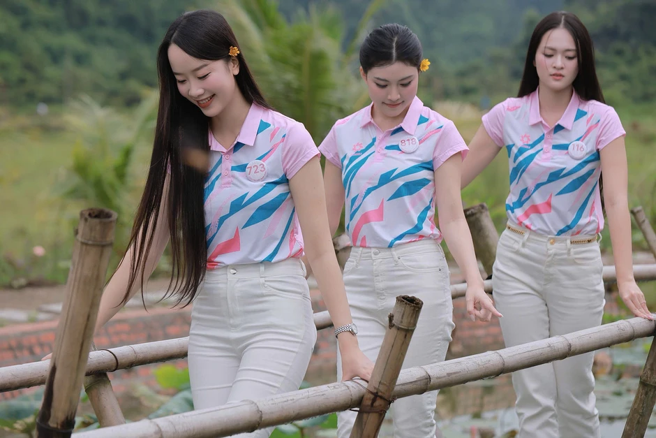 53 cô gái Hoa hậu Việt Nam giữa non nước vịnh Lan Hạ