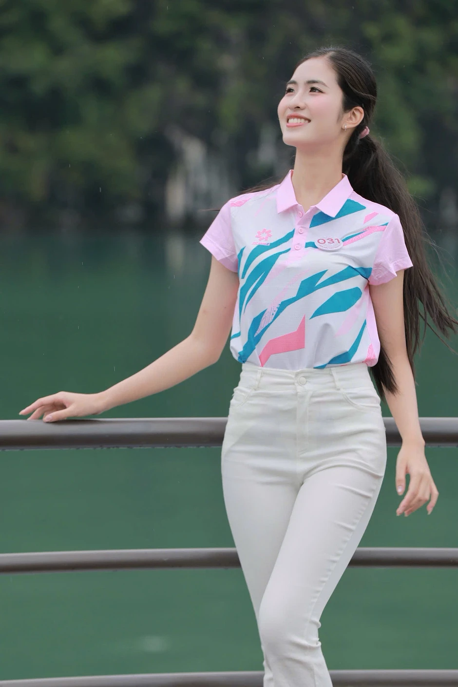 53 cô gái Hoa hậu Việt Nam giữa non nước vịnh Lan Hạ