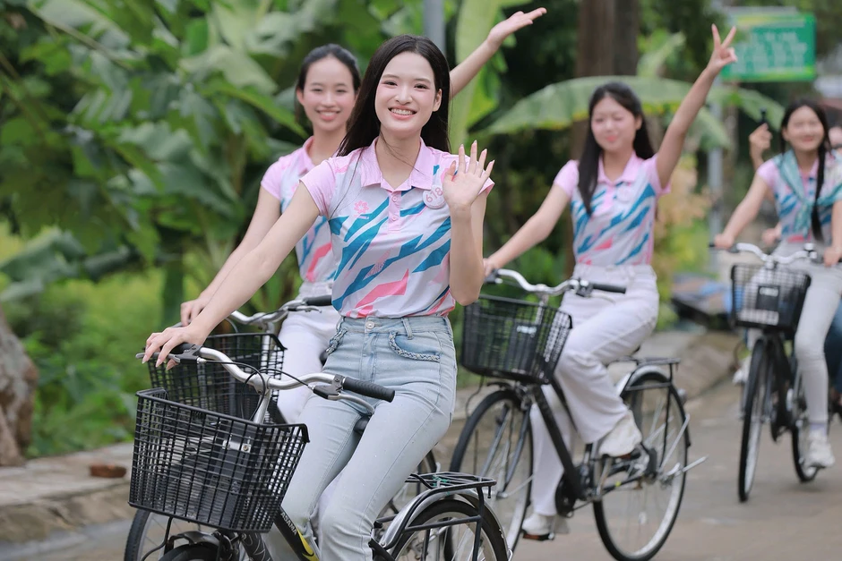 53 cô gái Hoa hậu Việt Nam giữa non nước vịnh Lan Hạ