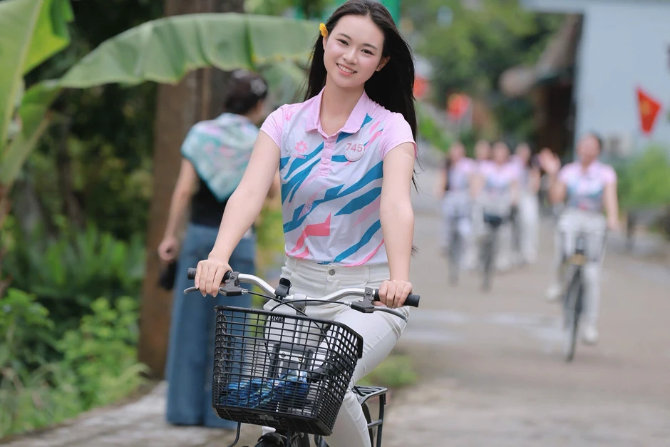 53 cô gái Hoa hậu Việt Nam giữa non nước vịnh Lan Hạ