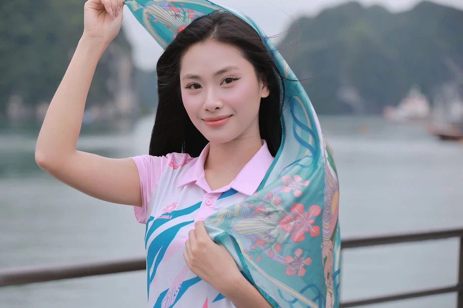 53 cô gái Hoa hậu Việt Nam giữa non nước vịnh Lan Hạ