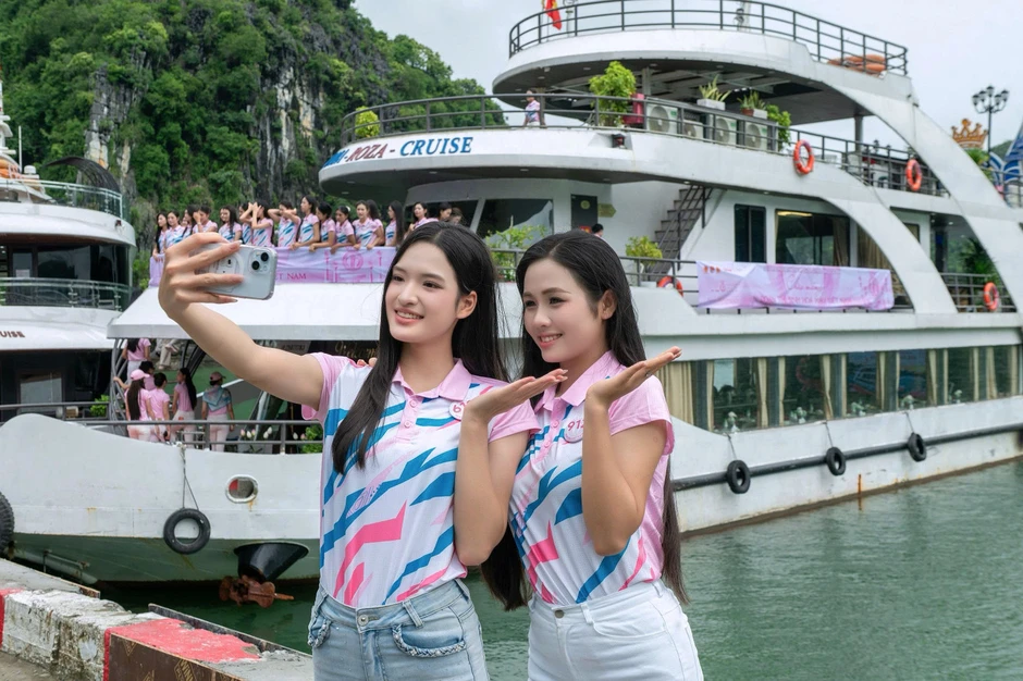 53 cô gái Hoa hậu Việt Nam giữa non nước vịnh Lan Hạ