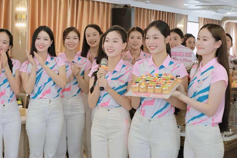 53 cô gái Hoa hậu Việt Nam giữa non nước vịnh Lan Hạ