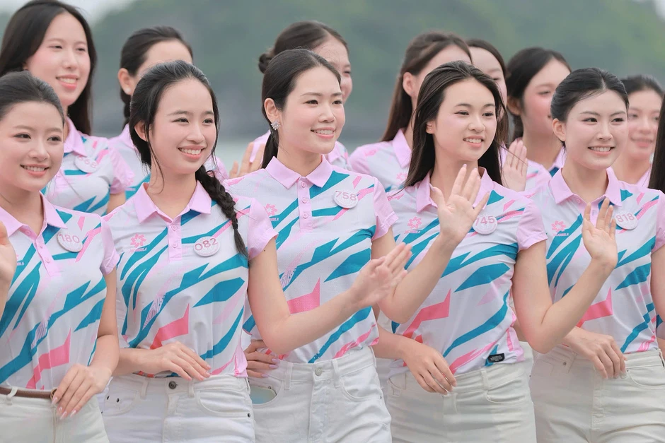 53 cô gái Hoa hậu Việt Nam giữa non nước vịnh Lan Hạ