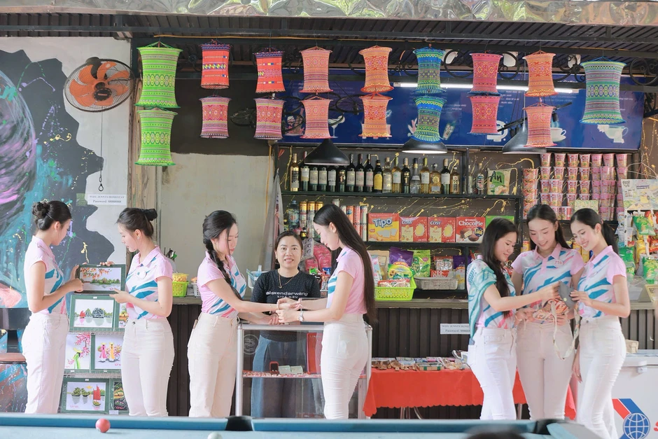 53 cô gái Hoa hậu Việt Nam giữa non nước vịnh Lan Hạ