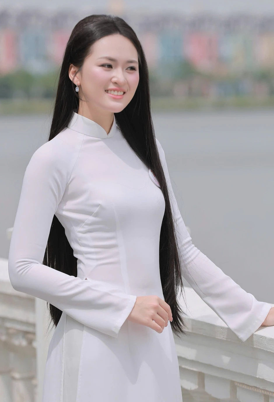 53 cô gái Hoa hậu Việt Nam khoe nét đẹp trong trẻo