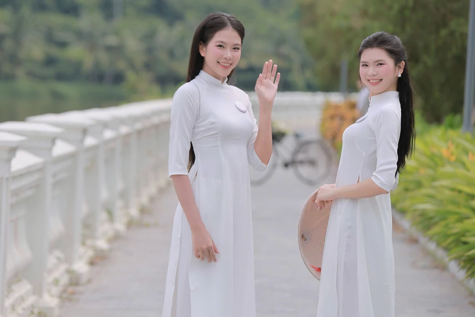 53 cô gái Hoa hậu Việt Nam khoe nét đẹp trong trẻo