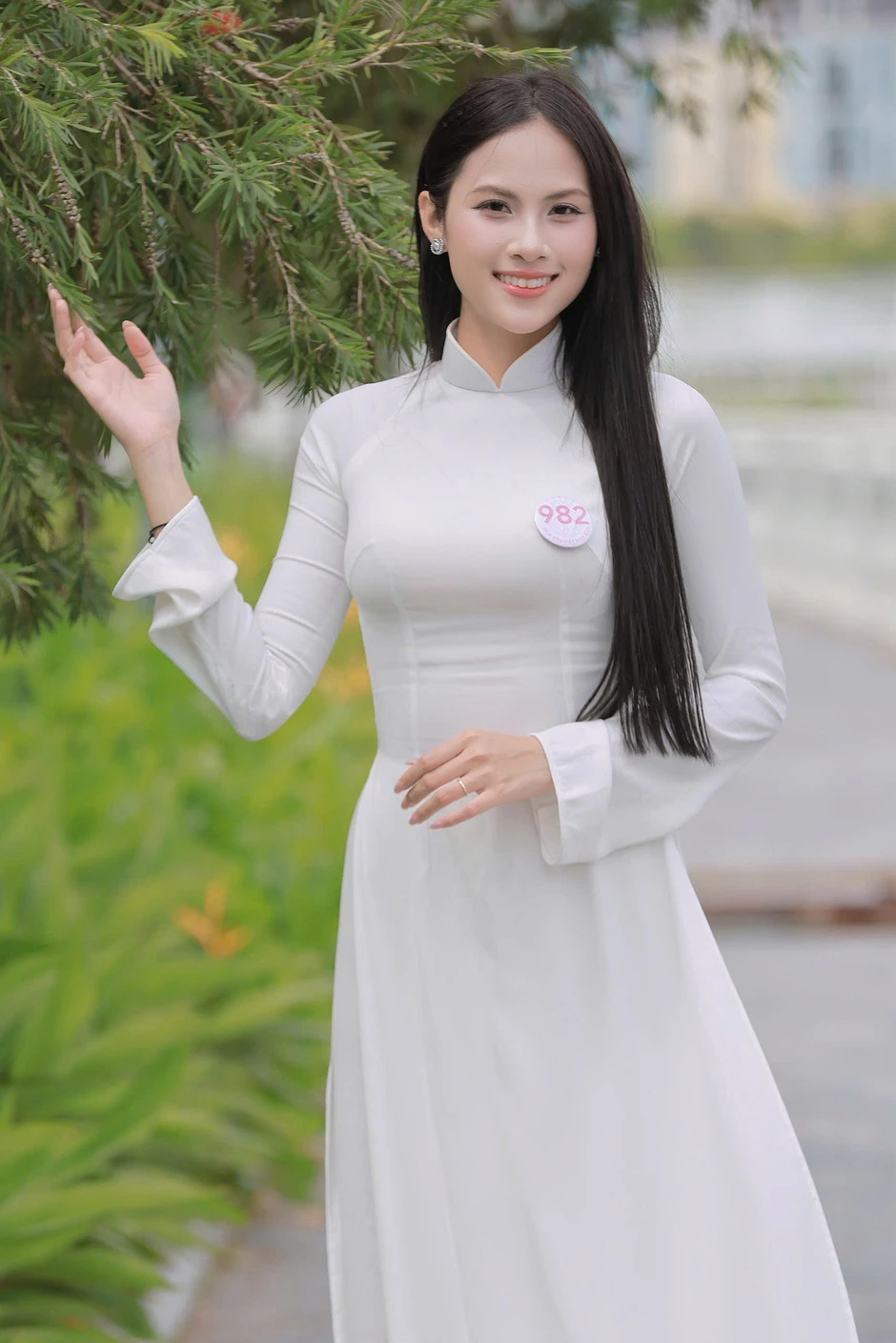 53 cô gái Hoa hậu Việt Nam khoe nét đẹp trong trẻo