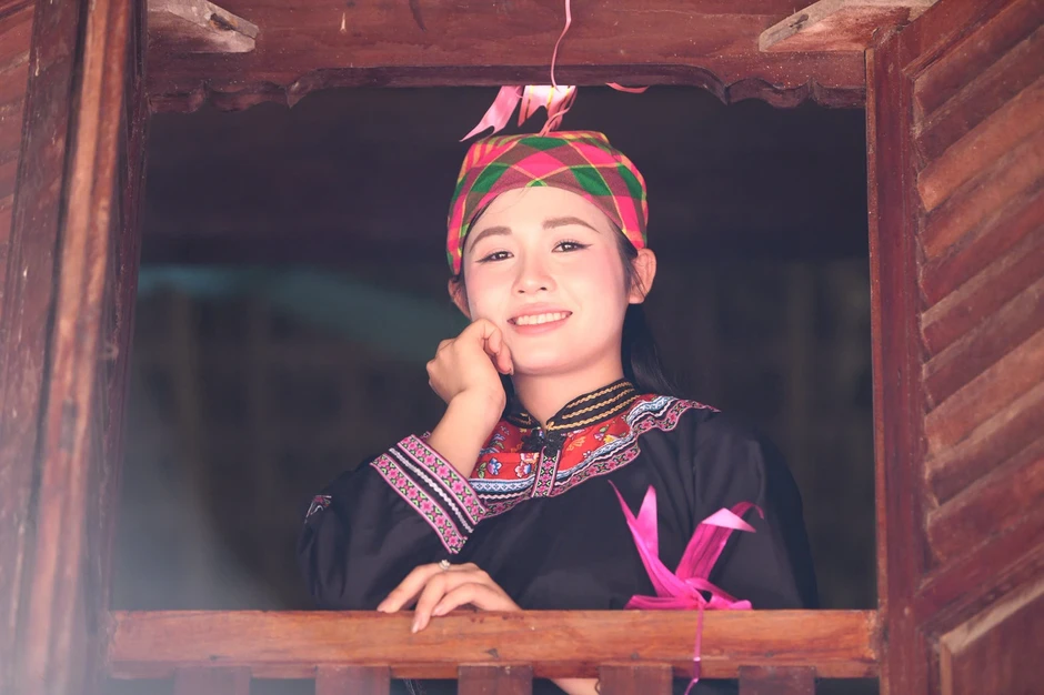 53 người đẹp Hoa hậu Việt Nam giữa điệu Then, đàn tính