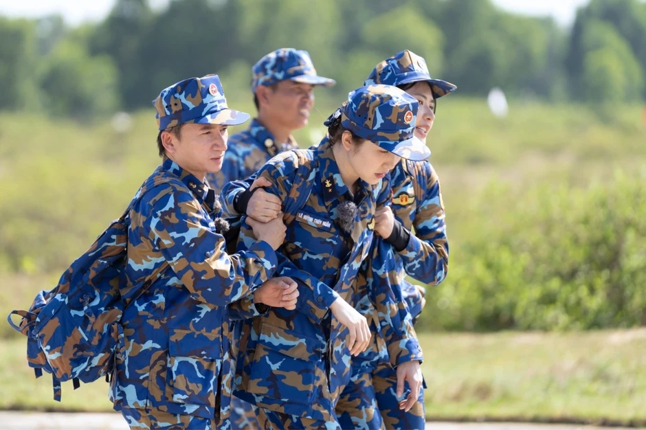 8 nghệ sĩ tham gia "Sao nhập ngũ", khoảnh khắc Thúy Ngân ngất xỉu gây chú ý 8 nghệ sĩ tham gia "Sao nhập ngũ", khoảnh khắc Thúy Ngân ngất xỉu gây chú ý