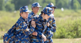 8 nghệ sĩ tham gia "Sao nhập ngũ", khoảnh khắc Thúy Ngân ngất xỉu gây chú ý