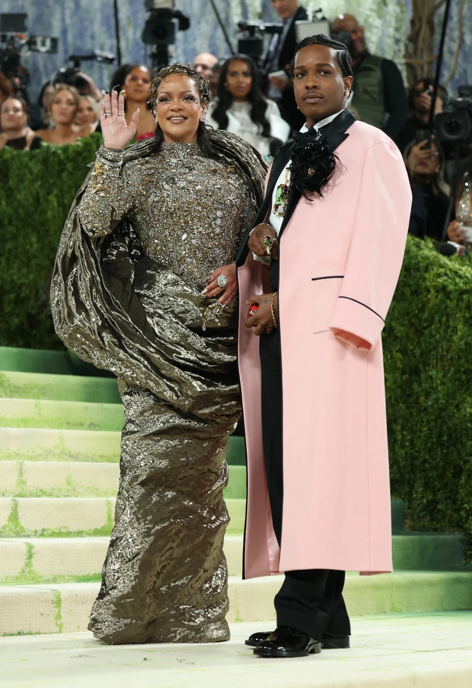A$AP Rocky hé lộ cuộc sống bên Rihanna sau cú sốc bị xả súng vào nhà A$AP Rocky hé lộ cuộc sống bên Rihanna sau cú sốc bị xả súng vào nhà