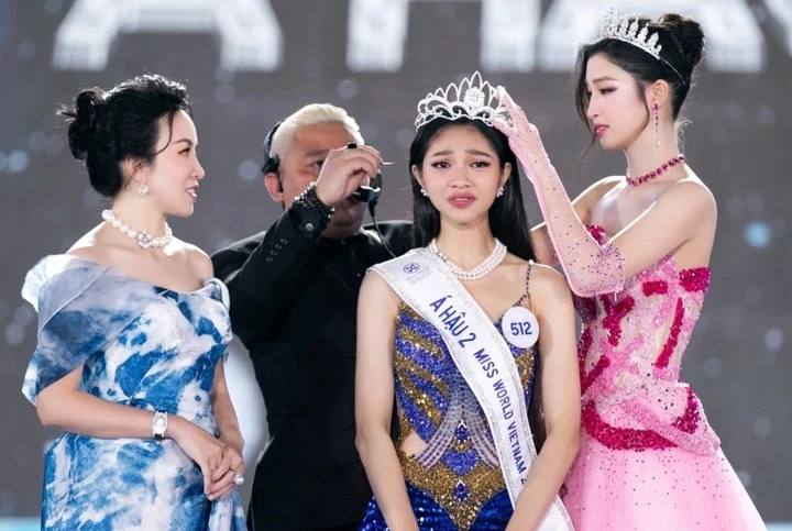 Á hậu để mặt mộc đóng 'Trại buôn người': Tuổi thơ khó khăn, từng bị chê nhan sắc Á hậu để mặt mộc đóng 'Trại buôn người': Tuổi thơ khó khăn, từng bị chê nhan sắc