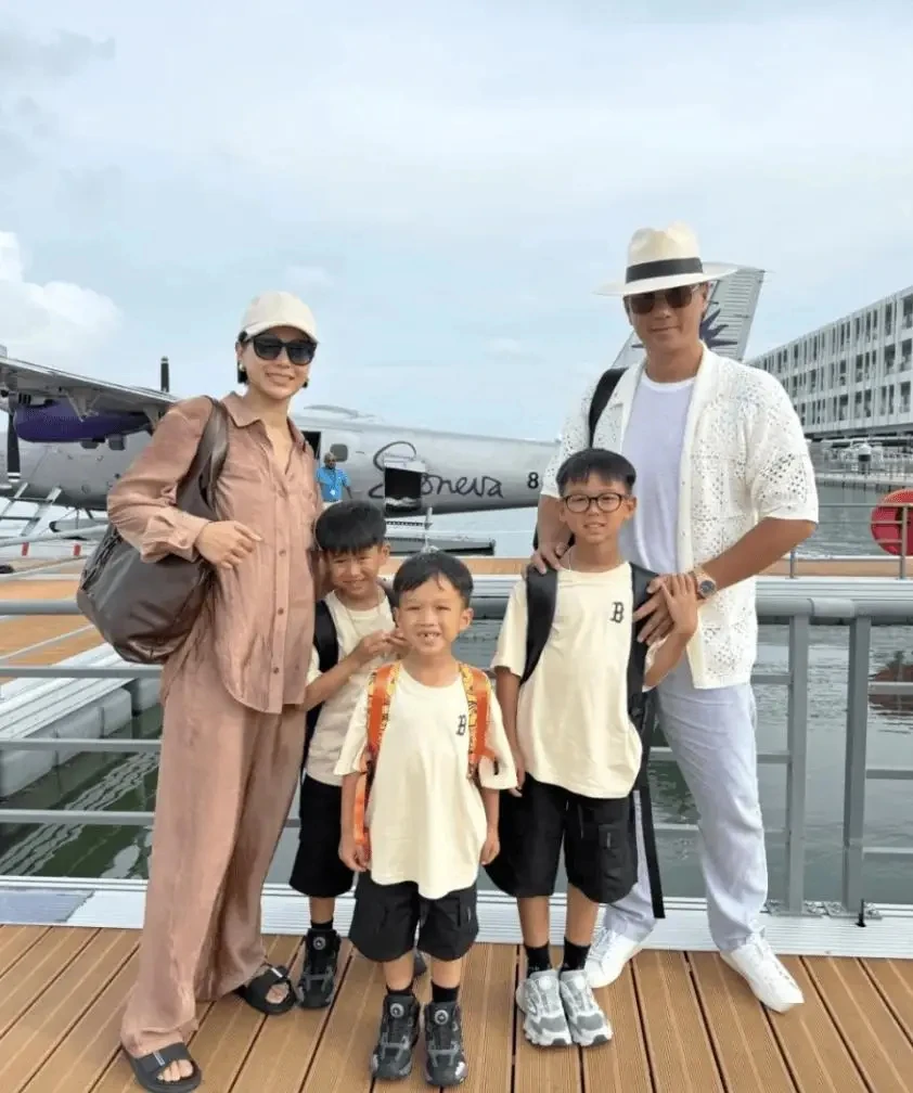 Á hậu hàng đầu nghi đang mang thai lần 4 sau khi chồng đại gia lộ ảnh ôm ấp gái xinh trong bar Á hậu hàng đầu nghi đang mang thai lần 4 sau khi chồng đại gia lộ ảnh ôm ấp gái xinh trong bar