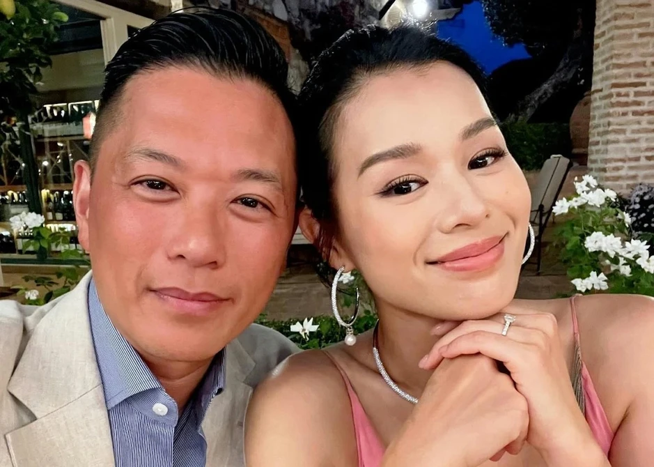 Á hậu hàng đầu nghi đang mang thai lần 4 sau khi chồng đại gia lộ ảnh ôm ấp gái xinh trong bar Á hậu hàng đầu nghi đang mang thai lần 4 sau khi chồng đại gia lộ ảnh ôm ấp gái xinh trong bar