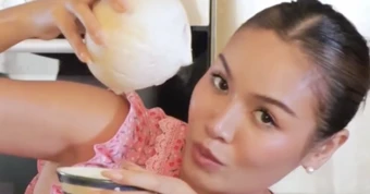 Á hậu Miss Cosmo diện đồ bộ, làm vlog ăn cơm với khô cá, dưa hấu, chan nước dừa