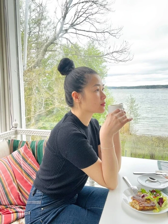 Á hậu rời showbiz Việt sang Phần Lan sinh sống, nay tập trung bán hàng online Á hậu rời showbiz Việt sang Phần Lan sinh sống, nay tập trung bán hàng online