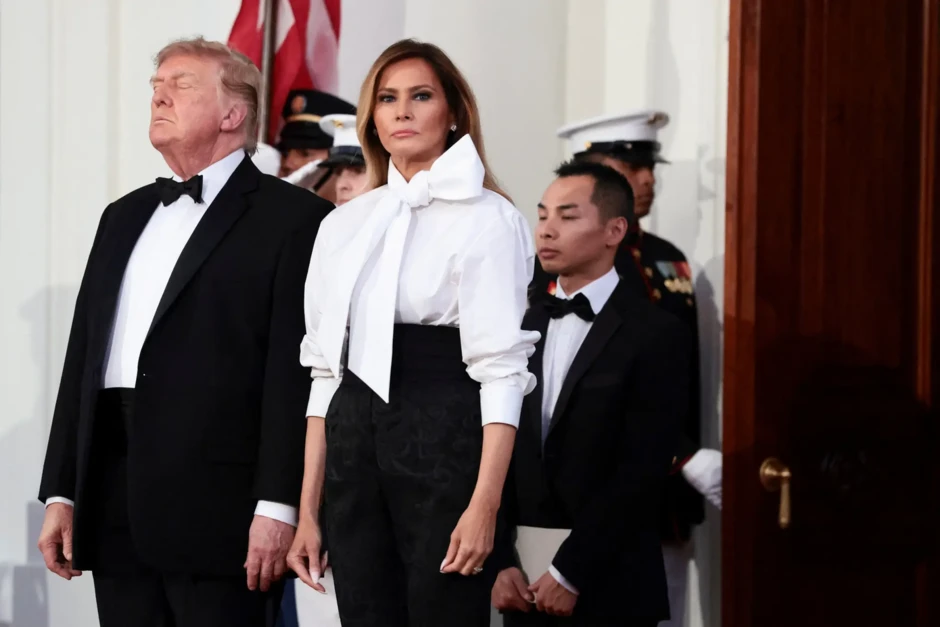 Ẩn ý trang phục của bà Melania khi tiếp đón Chủ tịch Tập Cận Bình và phu nhân Ẩn ý trang phục của bà Melania khi tiếp đón Chủ tịch Tập Cận Bình và phu nhân