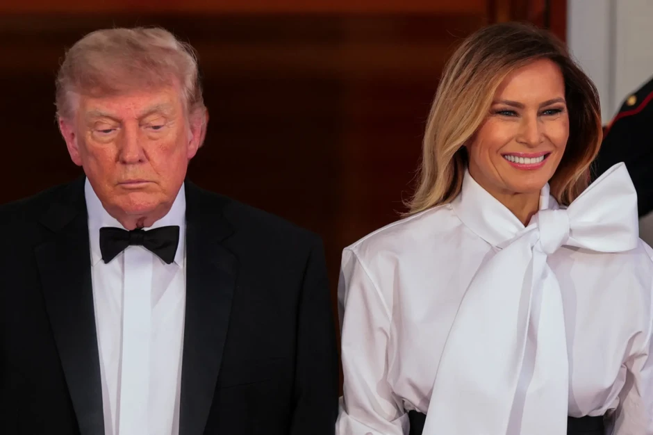 Ẩn ý trang phục của bà Melania khi tiếp đón Chủ tịch Tập Cận Bình và phu nhân Ẩn ý trang phục của bà Melania khi tiếp đón Chủ tịch Tập Cận Bình và phu nhân