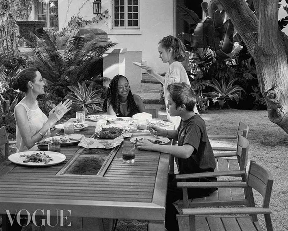 Angelina Jolie: 'Các con giúp tôi lấy lại tinh thần' Angelina Jolie: 'Các con giúp tôi lấy lại tinh thần'
