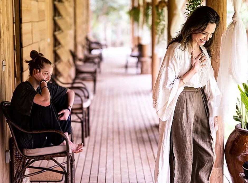 Angelina Jolie: 'Các con giúp tôi lấy lại tinh thần' Angelina Jolie: 'Các con giúp tôi lấy lại tinh thần'