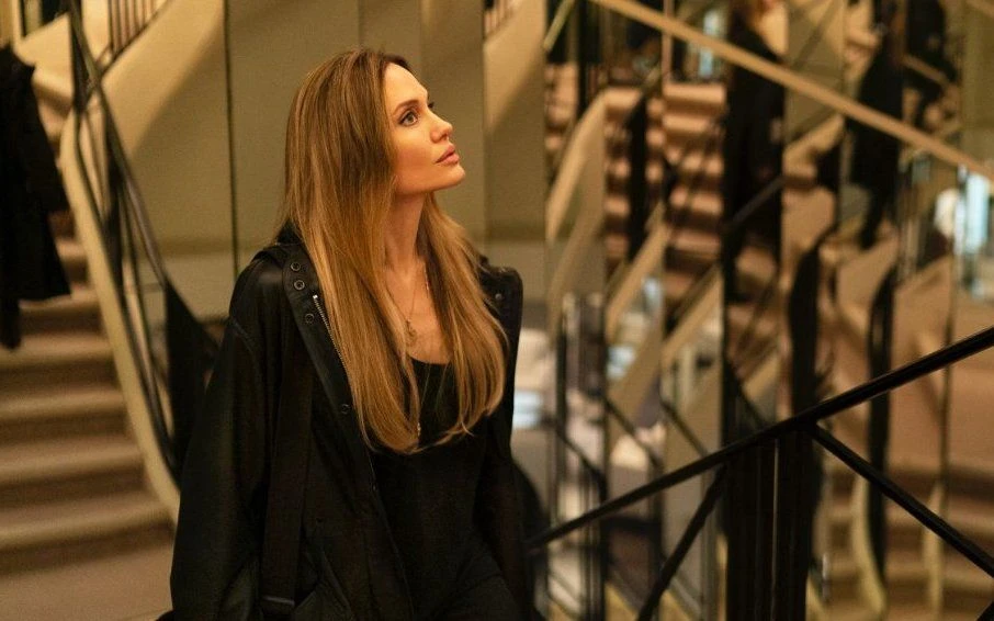 Angelina Jolie tiết lộ chưa hẹn hò với ai kể từ khi chia tay Brad Pitt Angelina Jolie tiết lộ chưa hẹn hò với ai kể từ khi chia tay Brad Pitt