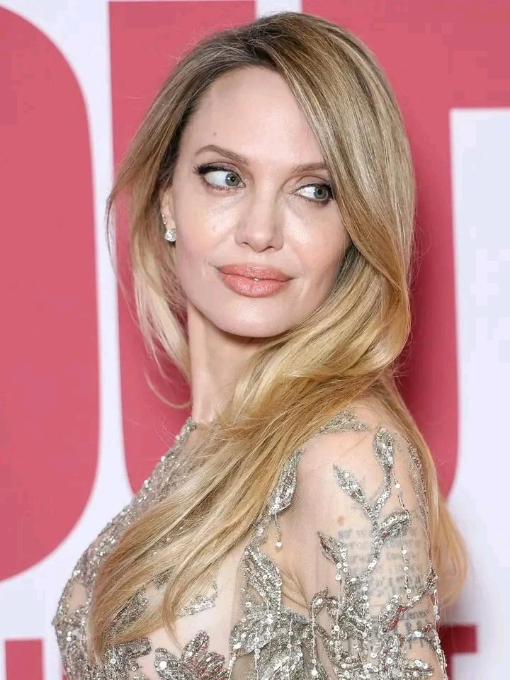 Angelina Jolie tiết lộ không hẹn hò suốt 10 năm sau khi chia tay Brad Pitt