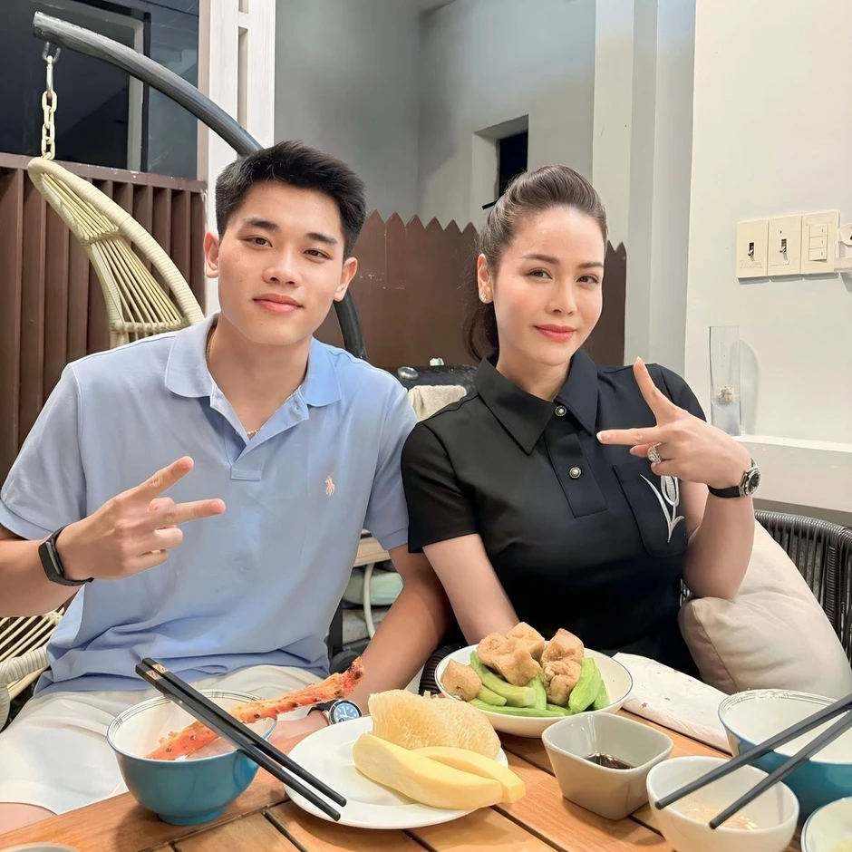 Ảnh gây sốt của Nhật Kim Anh và Đình Bắc Ảnh gây sốt của Nhật Kim Anh và Đình Bắc