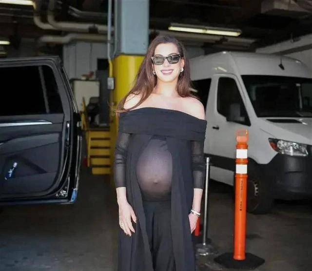 Anne Hathaway mang thai lần ba ở tuổi U50, tự tin khoe bụng bầu với trang phục xuyên thấu nhưng lại gây ra nhiều tranh luận Anne Hathaway mang thai lần ba ở tuổi U50, tự tin khoe bụng bầu với trang phục xuyên thấu nhưng lại gây ra nhiều tranh luận