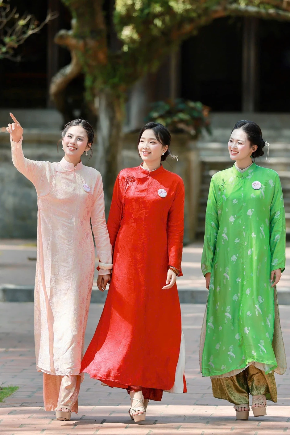 Áo dài tôn nhan sắc Hoa hậu Việt Nam 2026 giữa miền di sản