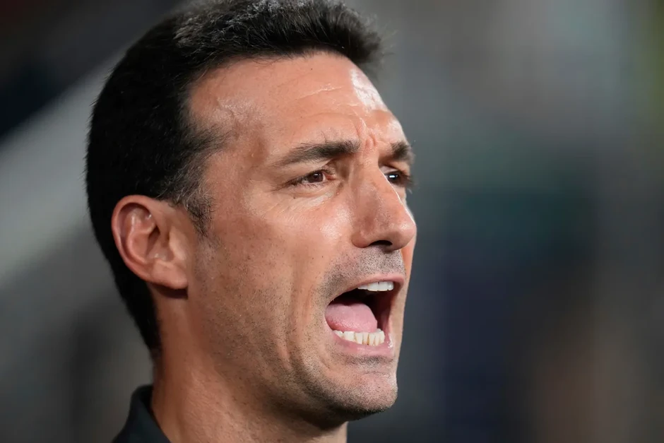 Argentina chuẩn bị bảo vệ chức vô địch World Cup, HLV Lionel Scaloni vẫn bình tĩnh Argentina chuẩn bị bảo vệ chức vô địch World Cup, HLV Lionel Scaloni vẫn bình tĩnh
