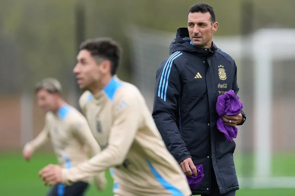 Argentina chuẩn bị bảo vệ chức vô địch World Cup, HLV Lionel Scaloni vẫn bình tĩnh