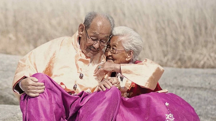 Bà cụ Kang Gye Yeol trong Mình ơi, xin đừng qua sông qua đời Bà cụ Kang Gye Yeol trong Mình ơi, xin đừng qua sông qua đời