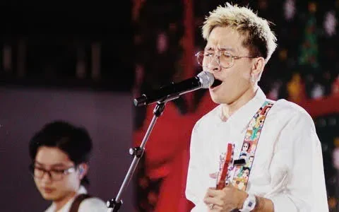 Ba thế hệ Trần Tiến, Hà Trần và Phan Mạnh Quỳnh hội tụ trong "Phòng khách" của Dương Cầm Ba thế hệ Trần Tiến, Hà Trần và Phan Mạnh Quỳnh hội tụ trong "Phòng khách" của Dương Cầm