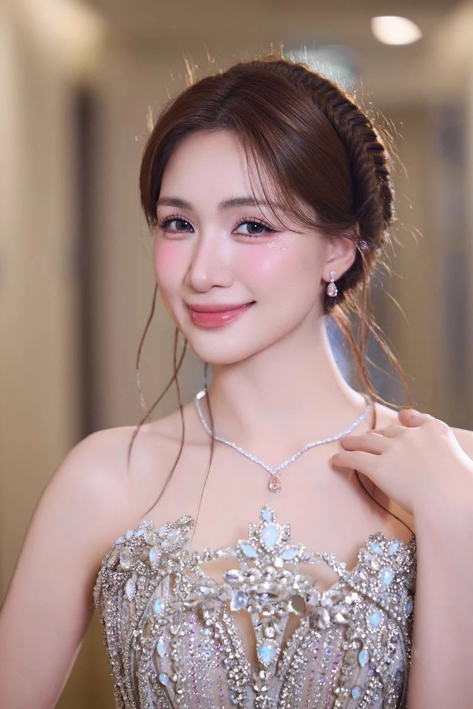 Bài hát Việt được vang lên ở loạt sự kiện quốc gia: Kỷ lục 328 triệu views vang danh quốc tế, ca sĩ đắt show từ Nam ra Bắc Bài hát Việt được vang lên ở loạt sự kiện quốc gia: Kỷ lục 328 triệu views vang danh quốc tế, ca sĩ đắt show từ Nam ra Bắc