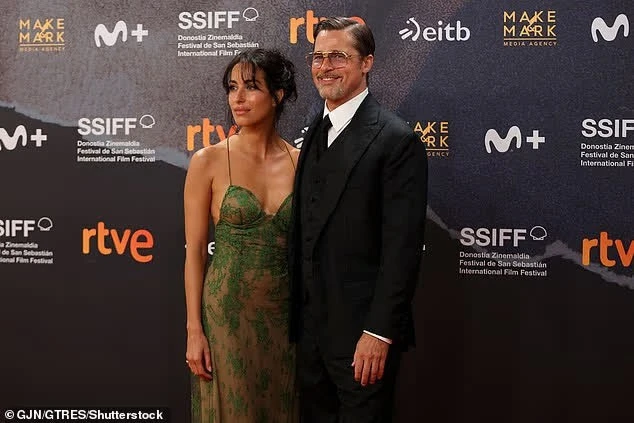Bạn gái Brad Pitt bị chê Bạn gái Brad Pitt bị chê