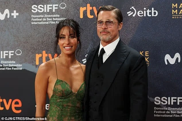 Bạn gái Brad Pitt bị chê Bạn gái Brad Pitt bị chê