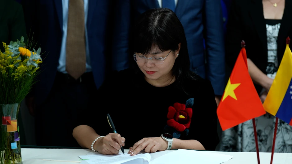Ban Truyền hình đối ngoại, Đài THVN và Đài Truyền hình Phương Nam (TeleSUR) ký thỏa thuận hợp tác Ban Truyền hình đối ngoại, Đài THVN và Đài Truyền hình Phương Nam (TeleSUR) ký thỏa thuận hợp tác