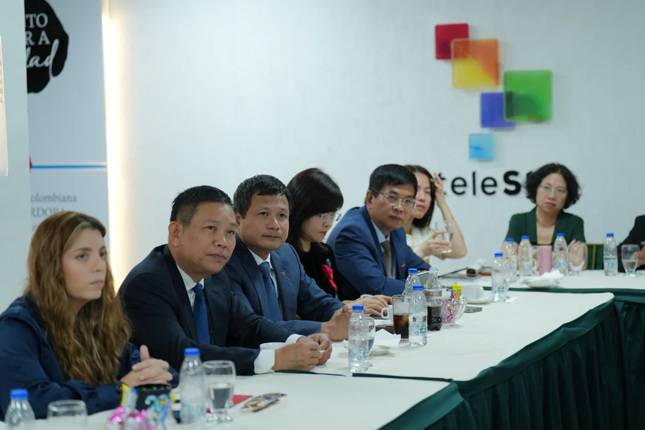 Ban Truyền hình đối ngoại, Đài THVN và Đài Truyền hình Phương Nam (TeleSUR) ký thỏa thuận hợp tác Ban Truyền hình đối ngoại, Đài THVN và Đài Truyền hình Phương Nam (TeleSUR) ký thỏa thuận hợp tác