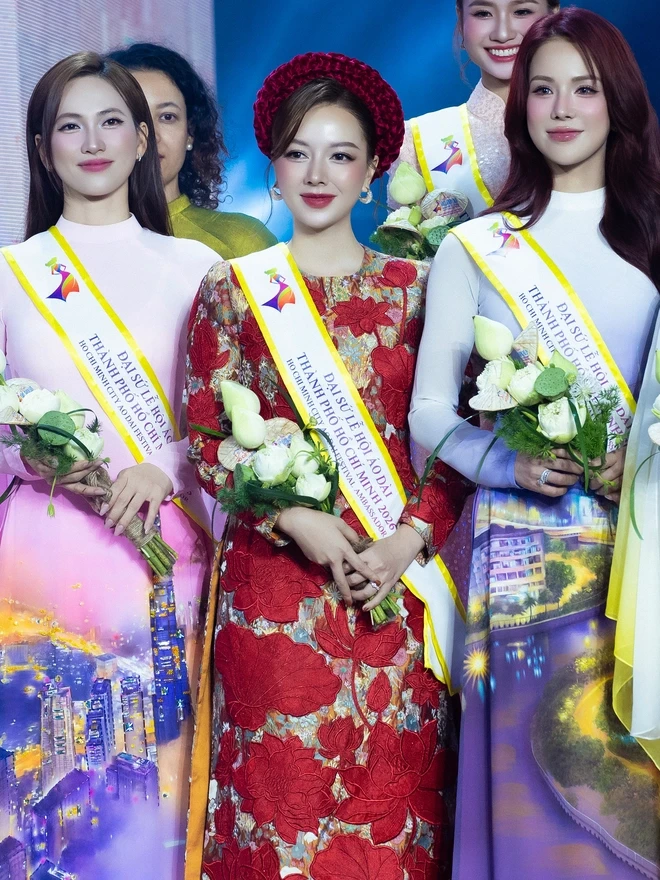 Băng Di ấn tượng trong tà áo dài Băng Di ấn tượng trong tà áo dài