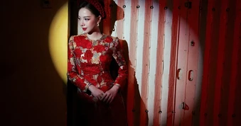 Băng Di ấn tượng trong tà áo dài