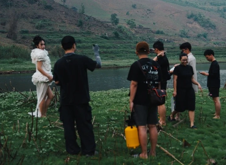 Băng rừng, lội suối đưa nhạc cụ dân tộc ra khỏi không gian truyền thống Băng rừng, lội suối đưa nhạc cụ dân tộc ra khỏi không gian truyền thống