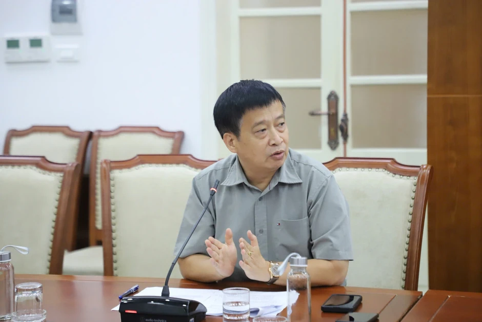 Báo chí đến năm 2045 không chỉ tinh gọn mà còn dẫn dắt không gian mạng Báo chí đến năm 2045 không chỉ tinh gọn mà còn dẫn dắt không gian mạng